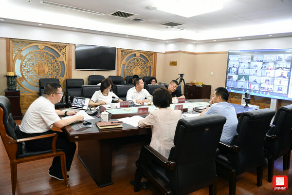 2021年8月26日，元方主持召開全市疫苗接種工作會(huì)議  張莉 攝.jpg